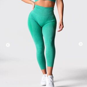 NVGTN Vibrant Green High-Waisted Leggings